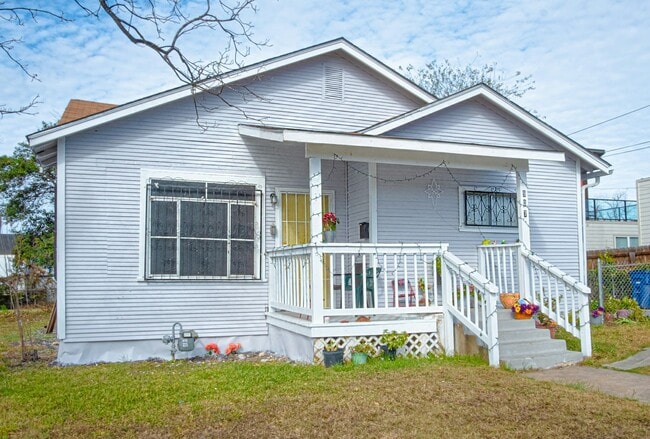 Building Photo - 907 Iowa St Unit 1