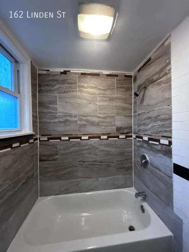 Photo - 162 Linden St