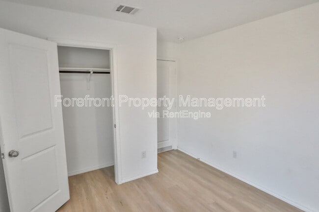 Photo - 5950 Frisbee Path