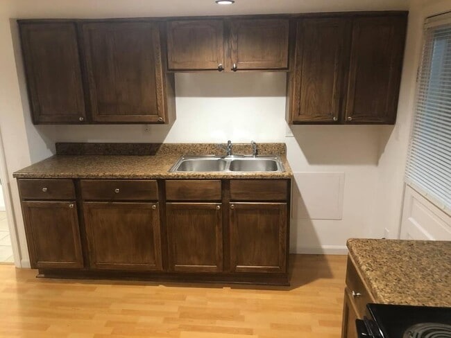 Photo - 2-602 Locust Ave