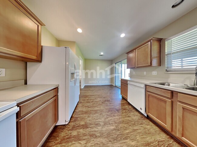 Photo - 111 Maned Dr