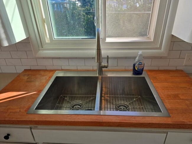 Photo - 1615 Hanaford Ave