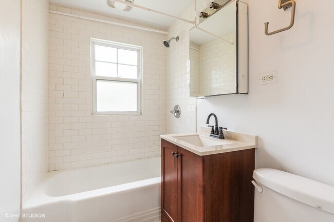 Photo - 4232 W Nelson St Unit 1