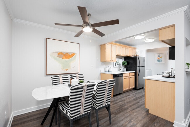 2BD, 2BA - 908-912SF