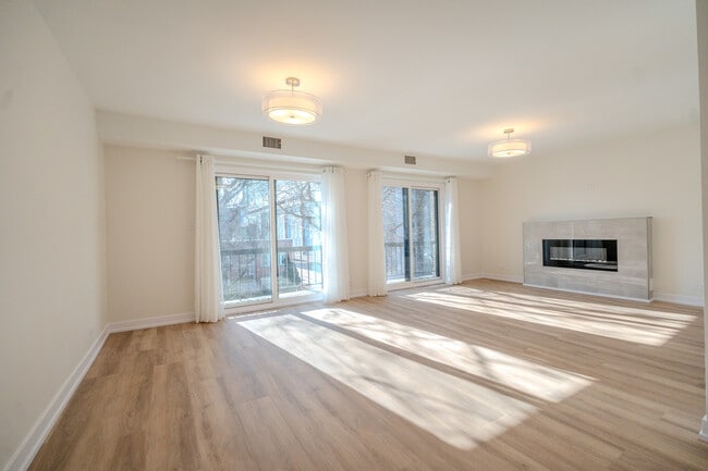 Photo - 2740 W Farragut Ave Unidad 2