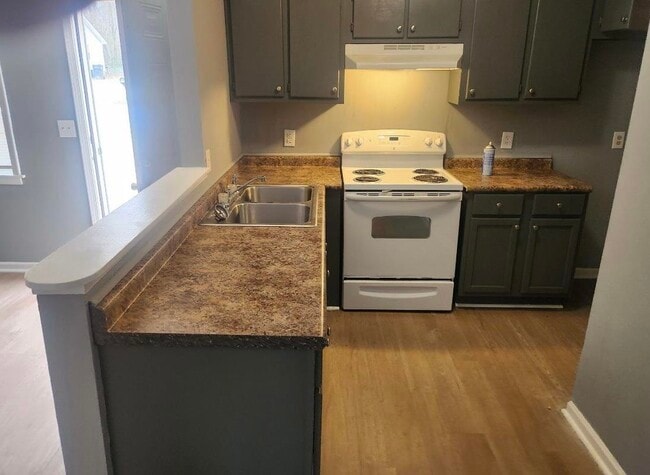 Photo - 506 Johnson St