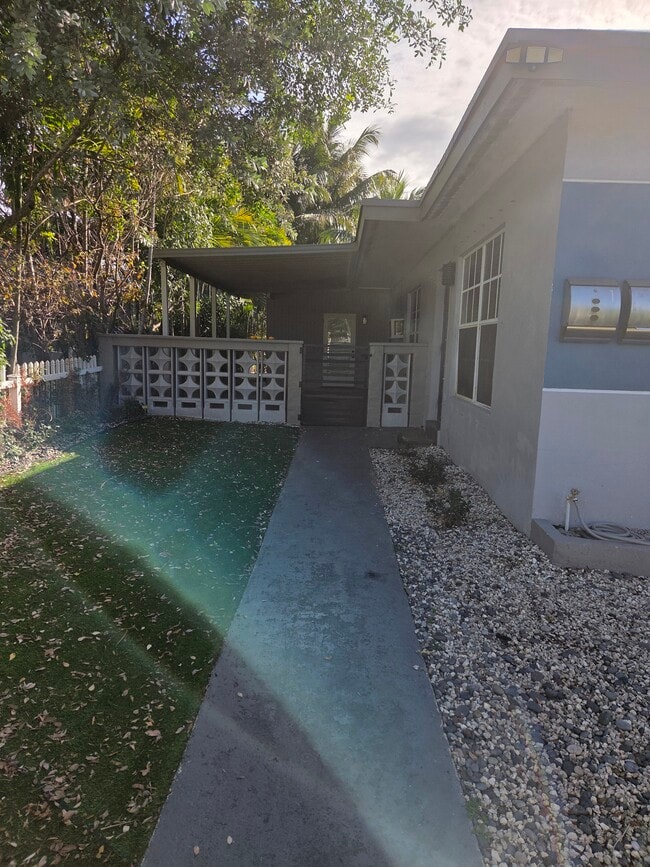 Photo - 902 NE 40th St Unit 2