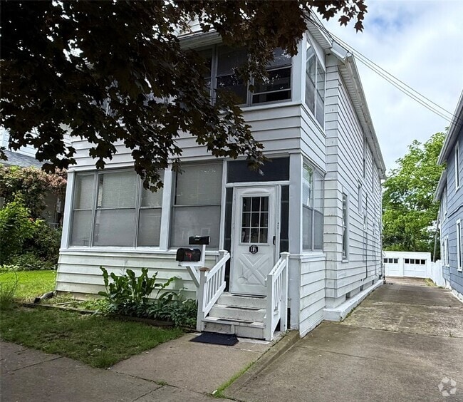 Building Photo - 18.5 High St Unit 2 Rental