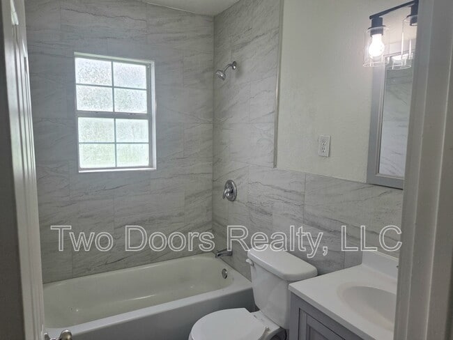 Building Photo - 222 W Fairchild Dr Rental