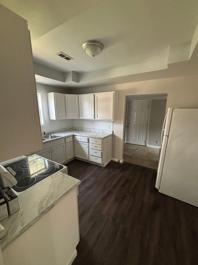 Photo - 645 W Webster St