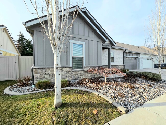 Photo - 1704/1706 Danny Boy Ln. Duplex Unit #1704