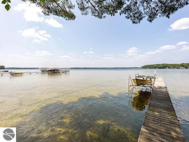 Photo - 843 N South Long Lake Rd