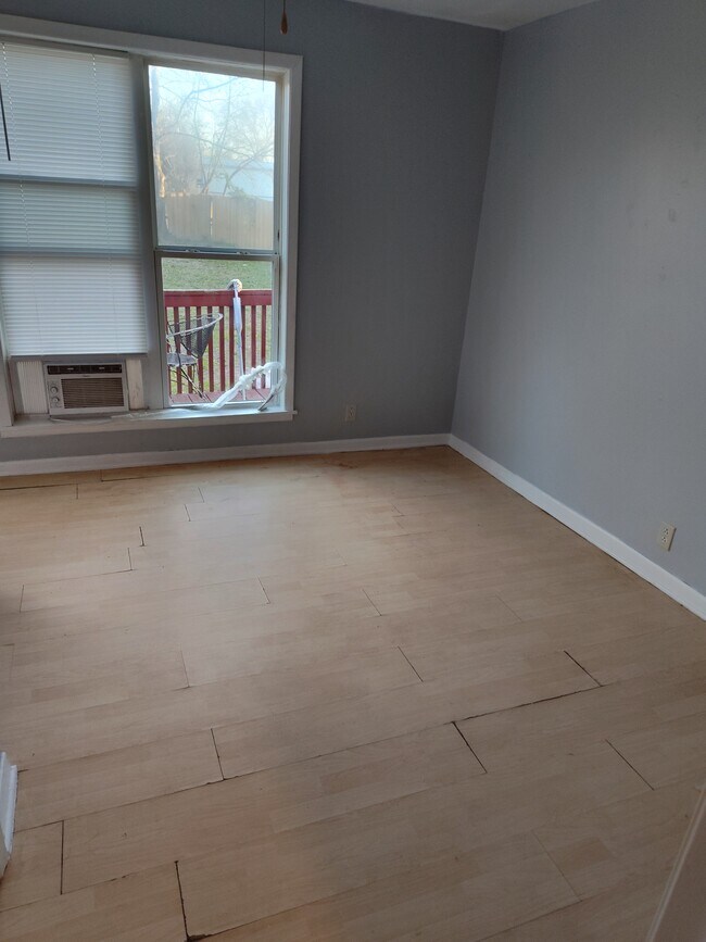 Photo - 6742 Stella St