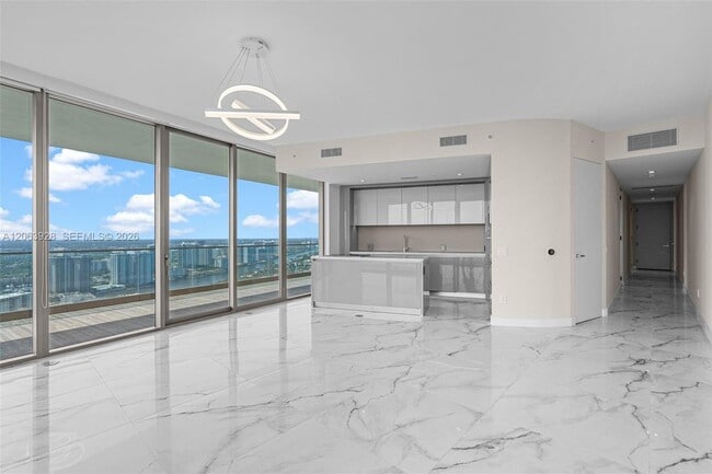 Building Photo - 18975 Collins Ave Unit 3605