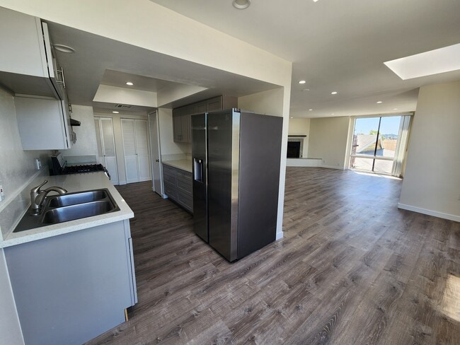 Photo - 626 N Isabel St Unit 301
