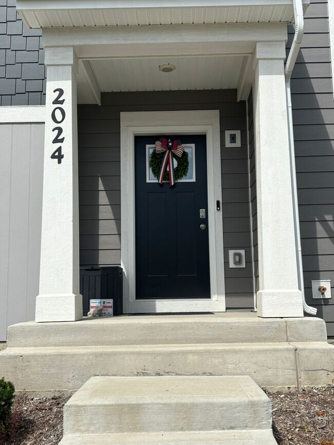 Building Photo - 2024 Yellowstone Blvd Rental