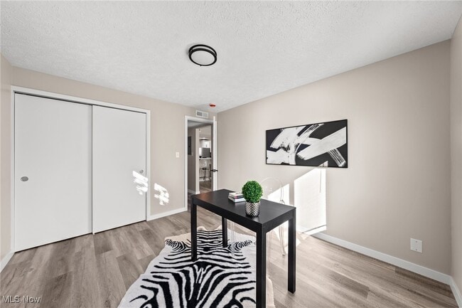 Building Photo - 21044 Southbend Cir Unit 4