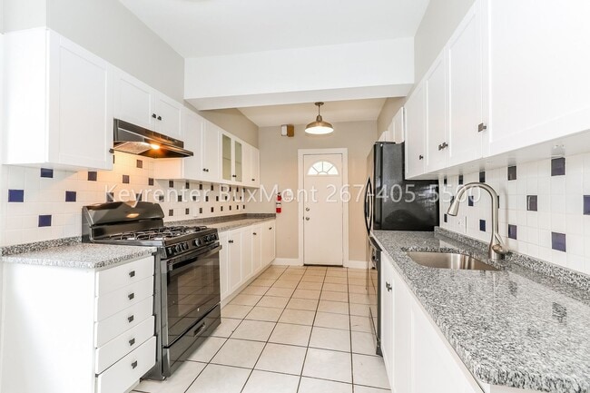 Building Photo - Spacious 3-bedroom, 1.5-bath single-family home in Elkins Park, with a flexible layout and classi...