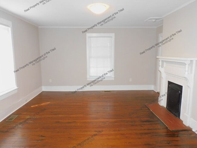 Photo - 936 Albert St SW