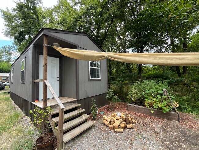 Building Photo - Cabin for rent! Unit L Rental