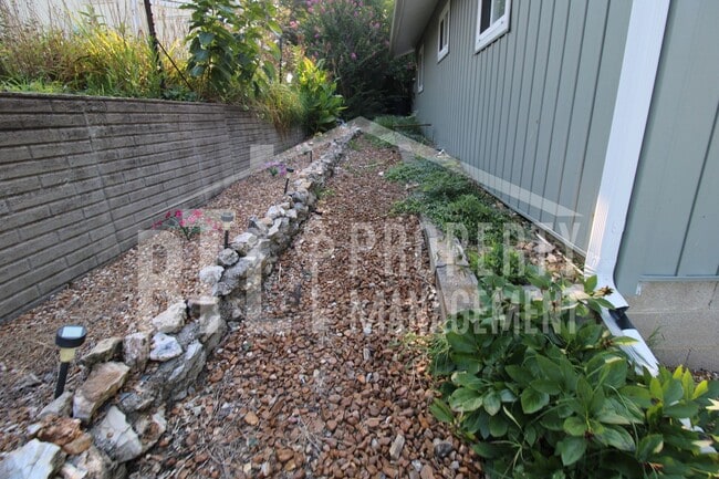 Photo - 12 Lakehaven Dr