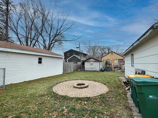 Photo - 1515 3rd St NE House