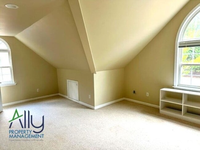 Photo - 1003 Wintergreen Ln