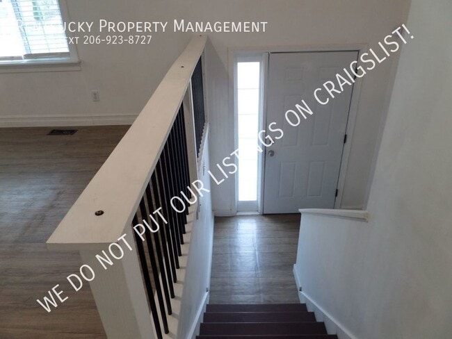 Photo - Updated and HUGE 5 Bedroom Federal Way Hom...