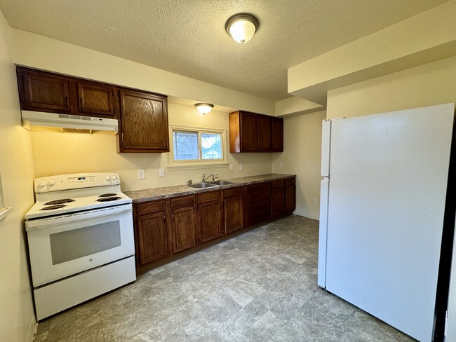 Photo - 1062 Merton Ave