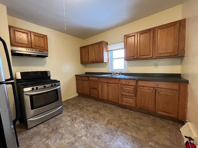 Photo - 683 State St