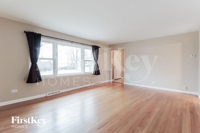 Photo - 301 E Division St