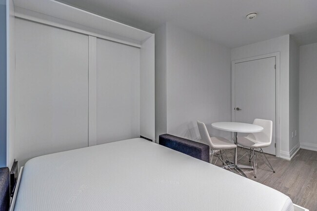 Photo - Bachelor Unit 1