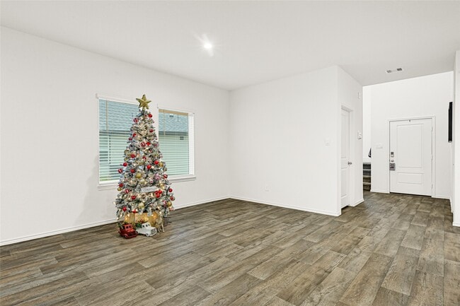 Photo - 31207 Heddington Ln