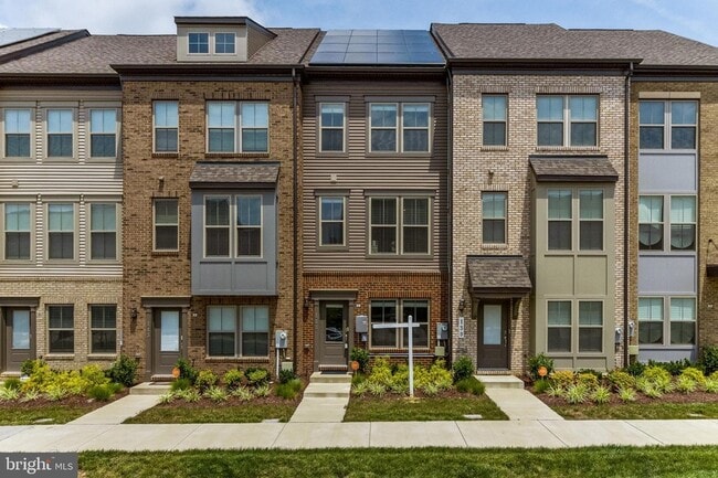 Photo - 141 Capital Ct Townhome