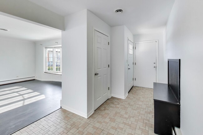 Photo - 1006 Devon Ave