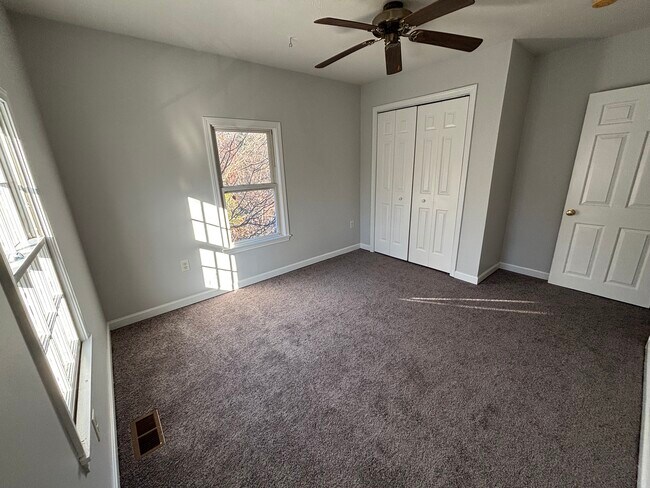 Building Photo - 42 Parker Rd