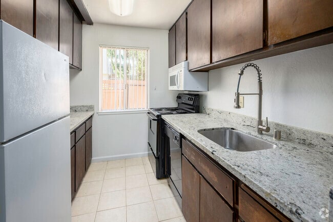 2BR, 1BA - 1050SF - Kitchen - Alvarado Parkside Apartments