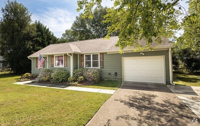 Building Photo - CUTE House in North Brainerd