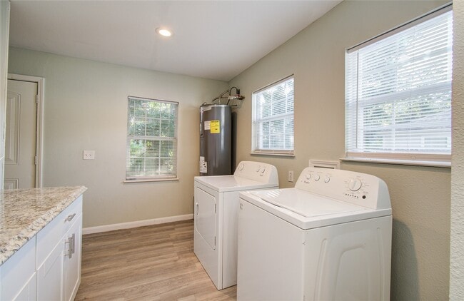 Photo - 4624 Kingsbury St