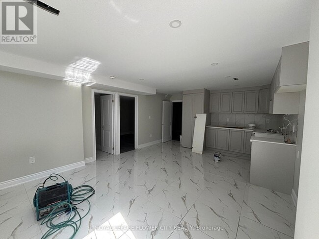 Photo - 200 Hunter Way