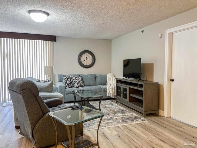 Photo - 106 Port Royal Way