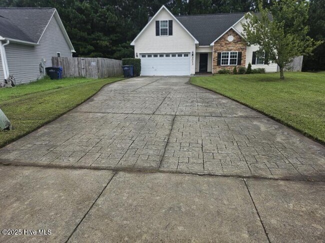 Building Photo - 2013 W T Whitehead Dr Rental