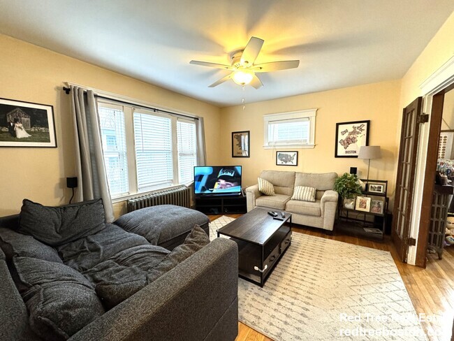 Building Photo - 18 Saint Peter St Unit 3 Rental
