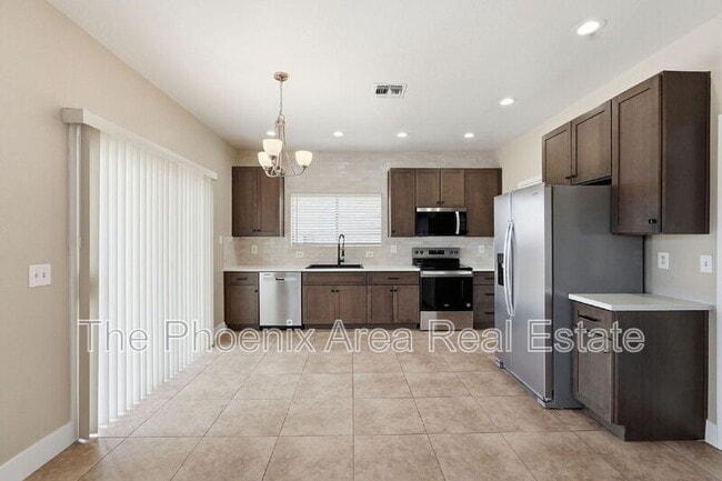 751 E Reflection Pl