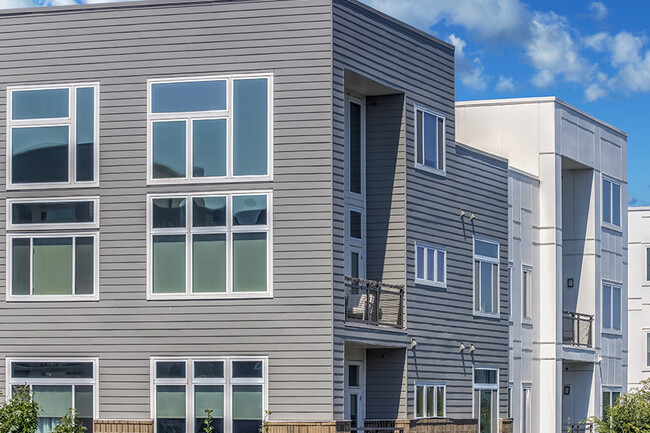 Studios, one-, two- and three-bedroom apartment homes featuring flats, lofts and townhomes - Silos South End Apartments