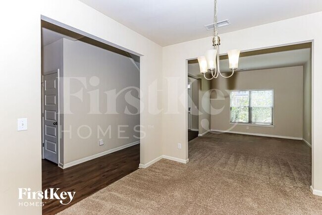 Photo - 1433 Worcester Trail