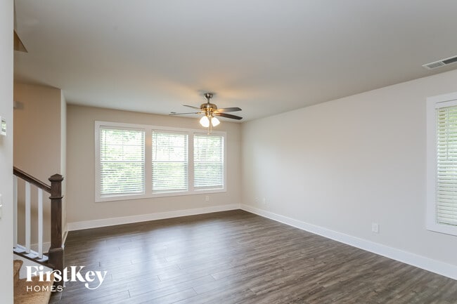 Photo - 2375 Belaire Dr
