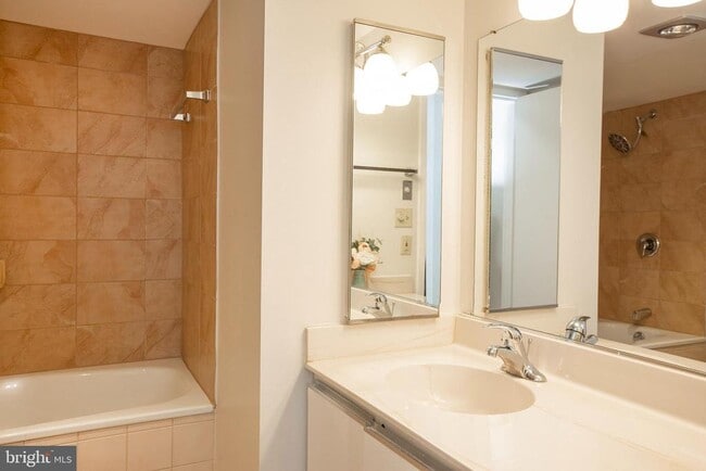 Photo - 1808 Old Meadow Rd Unit 507