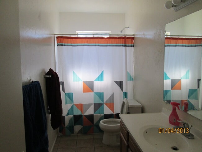 Building Photo - 1245 E Waverly St Unit 6 bed 3 bath
