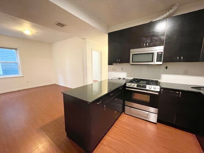 Building Photo - 93A Hillside St Unit 2